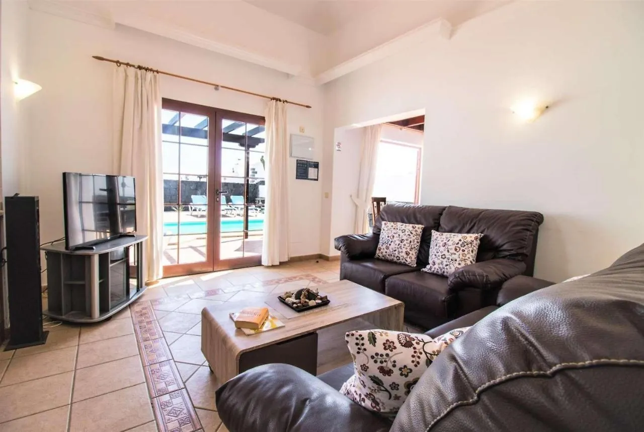 Vila Emilia Playa Blanca  0*, Playa Blanca (Lanzarote) Španělsko